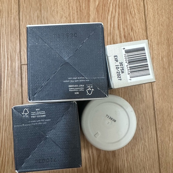 Skincare Set - White and Gold DRMTLGY bundle - Picture 2 of 2